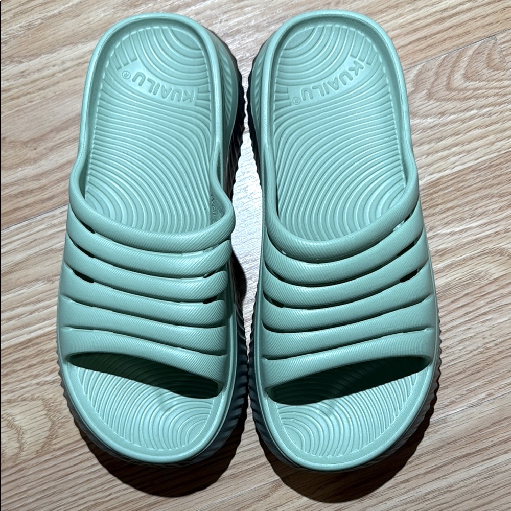 NWOT KUAILU SLIDES GREEN 2 tone. Sz 6